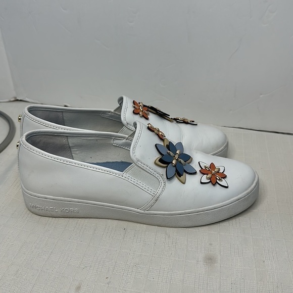 Micheal Kors Lola flower appliqué white sneaker shoes size 8 - Picture 2 of 11